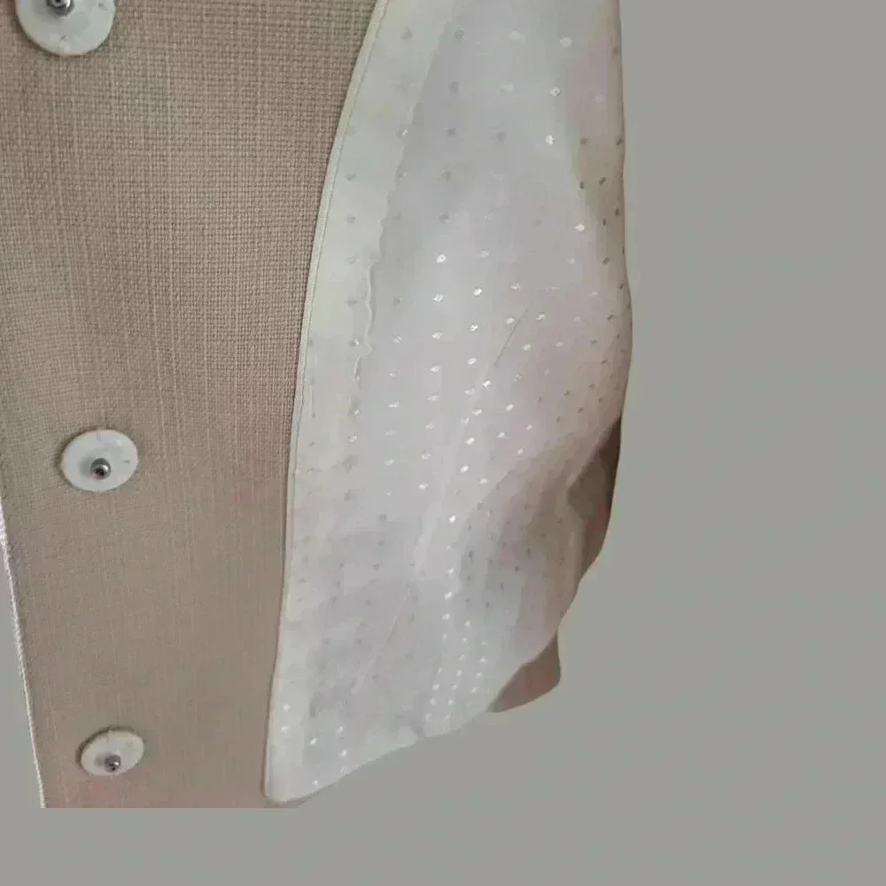 Jackie O. Cropped Blazer jacket in tan - Picture 2 of 6